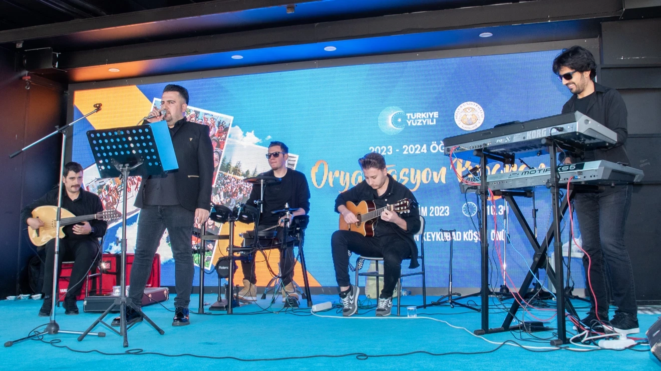  Artist Emirhan Doğan gave a concert at Selçuk University